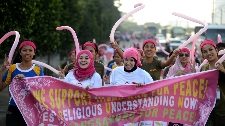 Muslim women run for peace in Manila