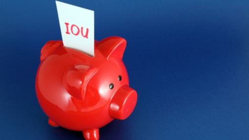 Piggy bank with IOU message (iStockphoto: Thinkstock)