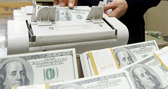 Saudi prince robbed of 250,000 euros and 'sensitive' documents during ...
