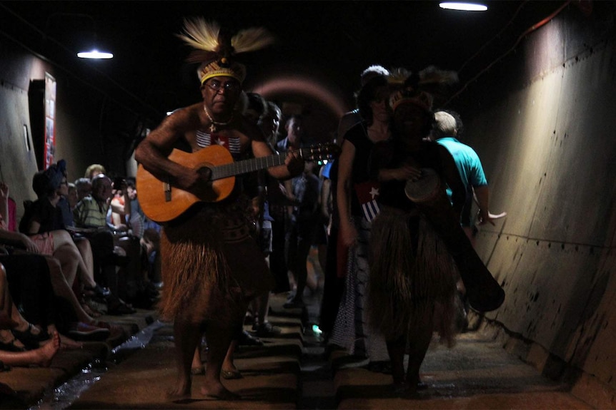 singing in a tunnel