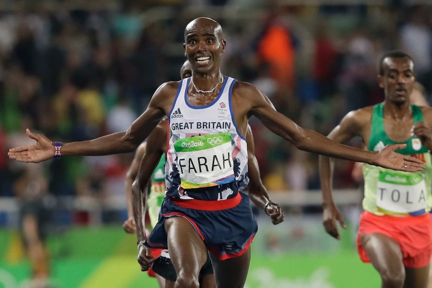 Mo Farah wins 10,000m final at Rio Olympics