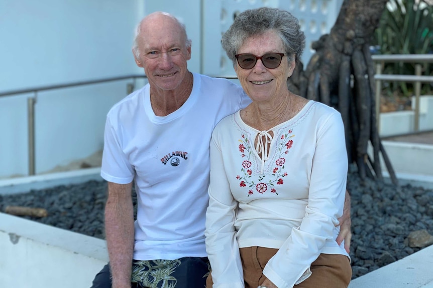 Photograph of Des and Suzanne Salmon sitting together.