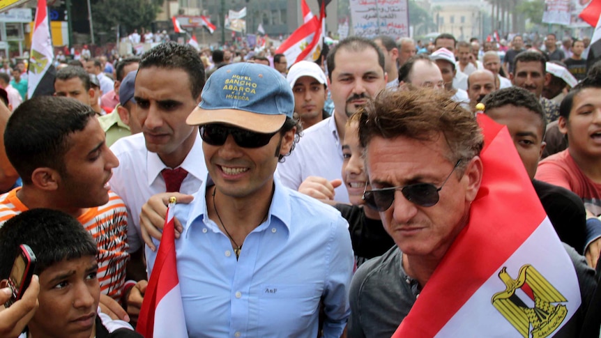 Sean Penn joins Egyptians in Cairo protest