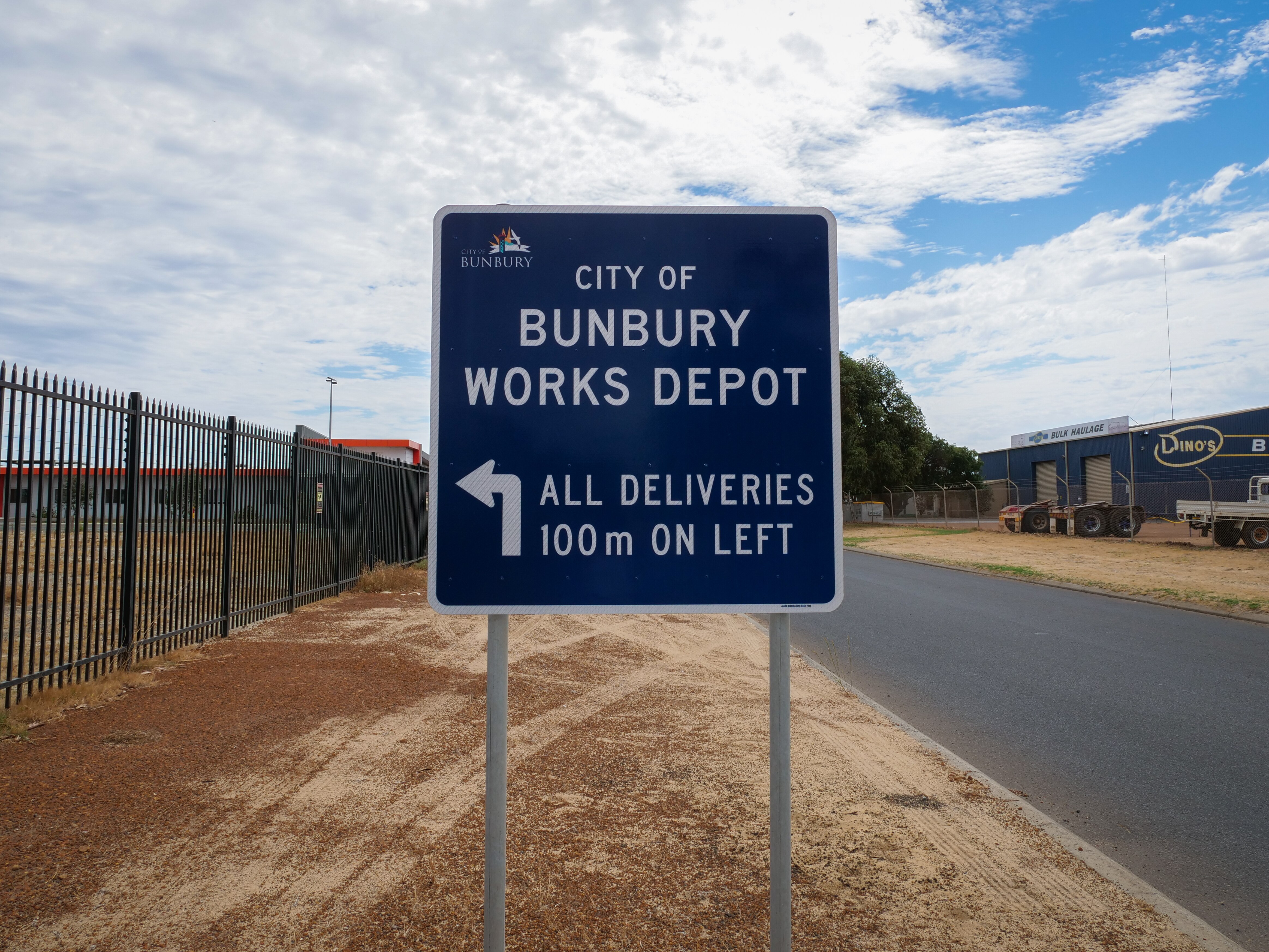 Four City of Bunbury rubbish trucks up in flames in Picton ABC News