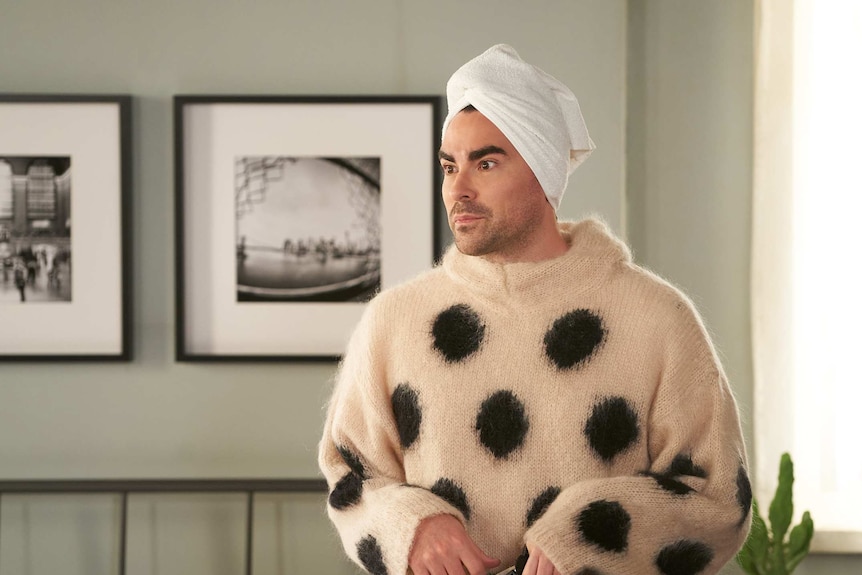 David in a big amazing jumper in the TV show Schitt's Creek