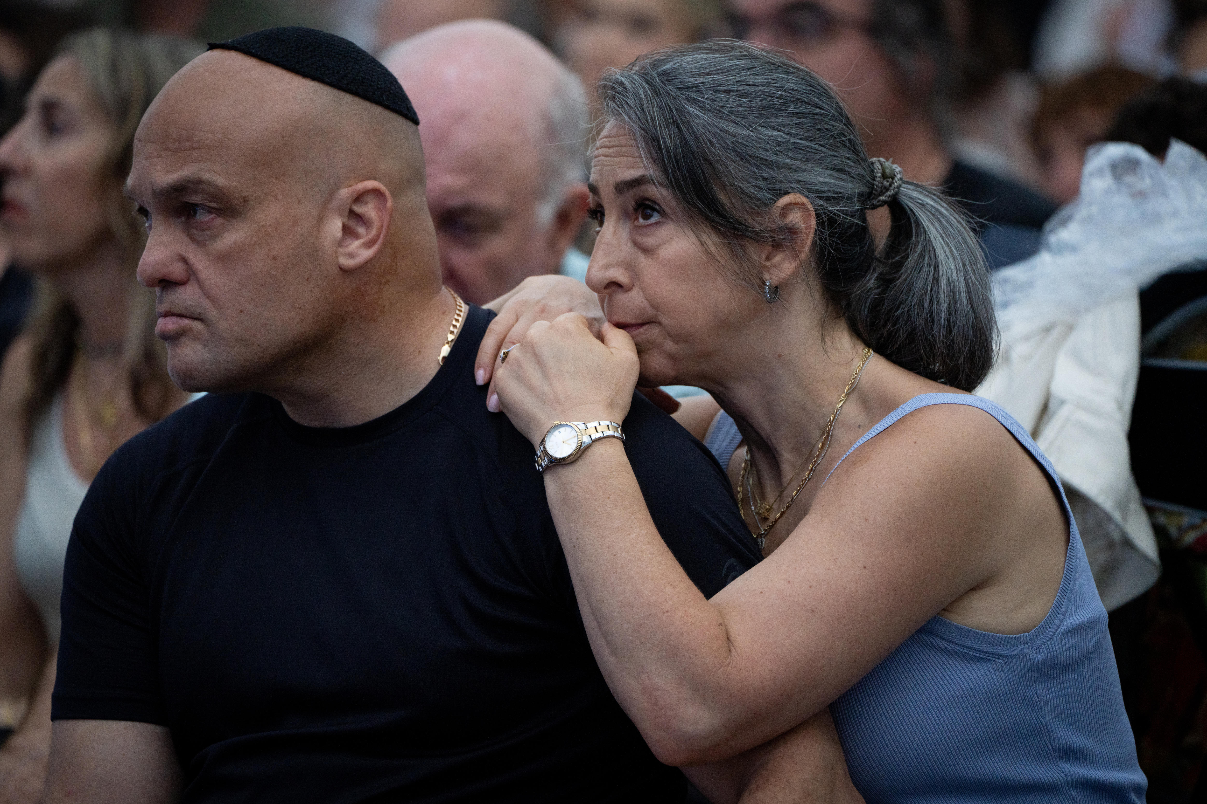 Thousands mark one week since Bondi — Sunday's memorial in pictures