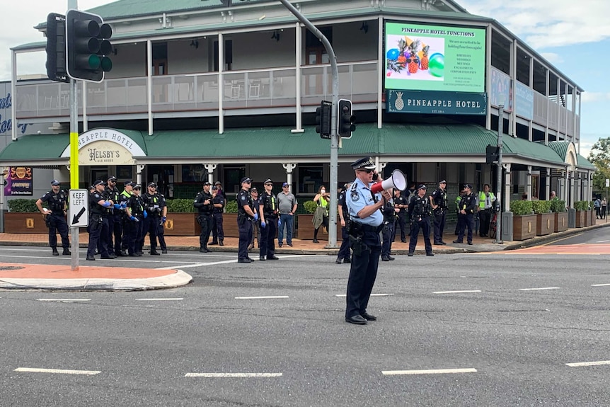 A protest in Brisbane to support refugees and asylum seekers in detention at a Kangaroo Point hotel.