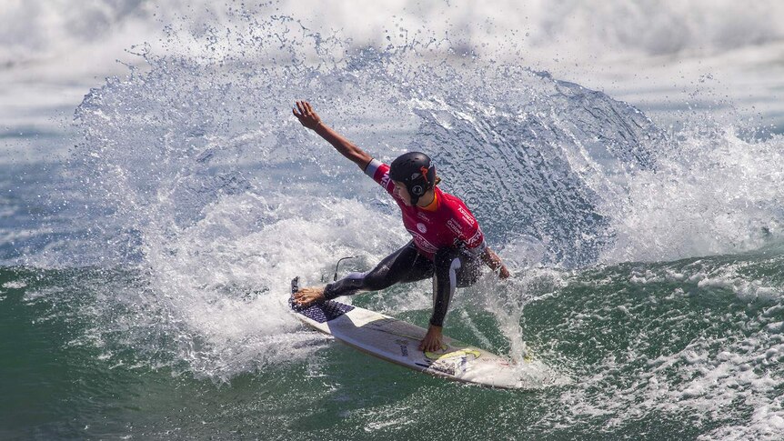 Fitzgibbons surfs at US Open of Surfing