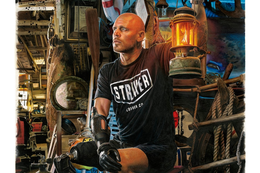 Un dipinto di un uomo con una protesi di mano e gamba che tiene una lanterna