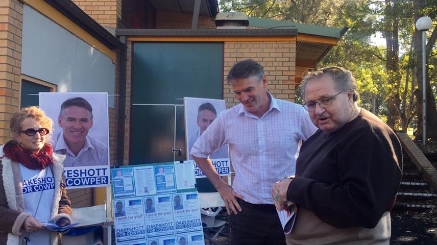 Rob Oakeshott with campaign workers out side polling booth at Toormina High School in July 2016