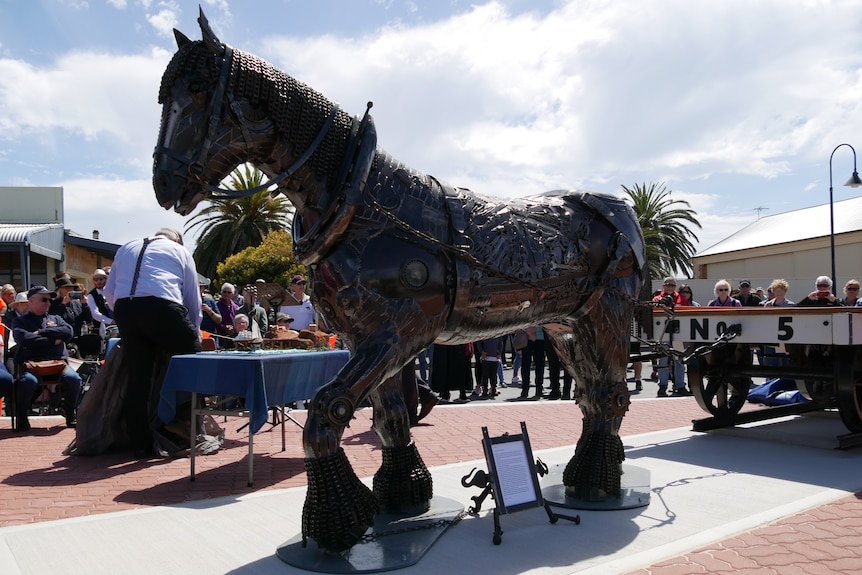 sculptor of a Clydesdale horse 