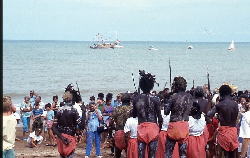 Crowds flock to Fannie Bay to watch the Bicentennial prau sail into northern Australia.