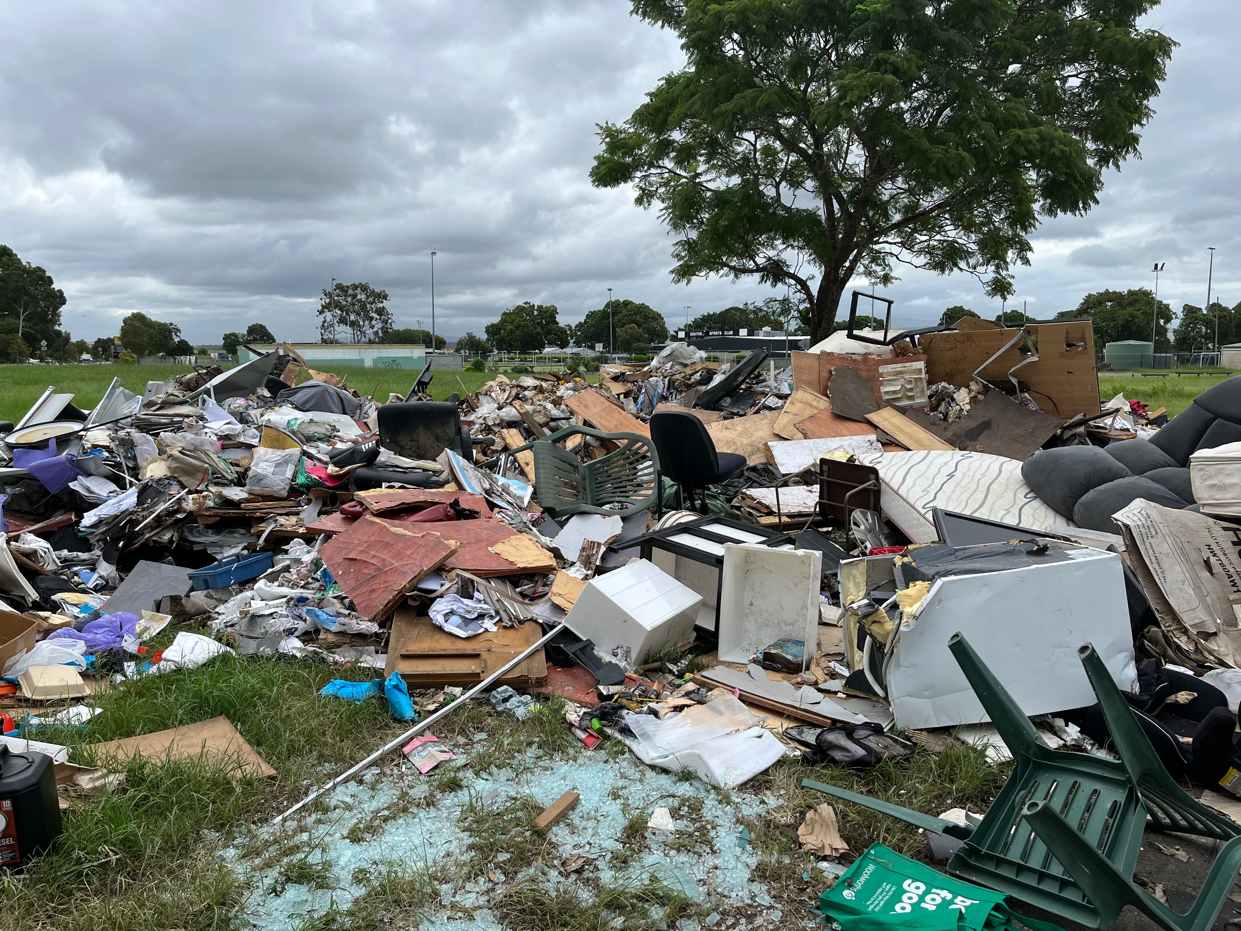 An image of piles of rubish at an acacia ridge park