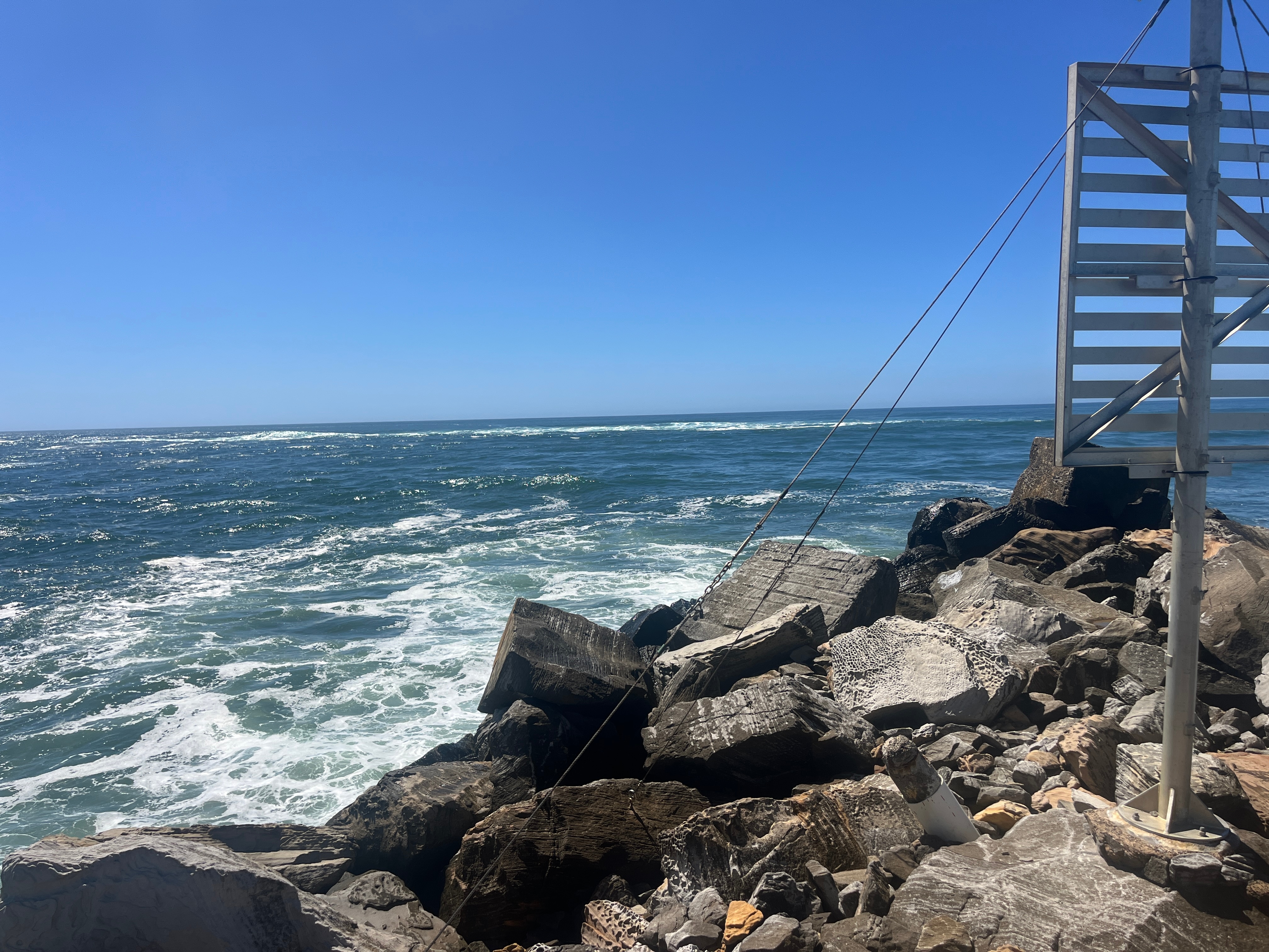 Two dead after boat capsizes at river bar crossing on NSW North Coast