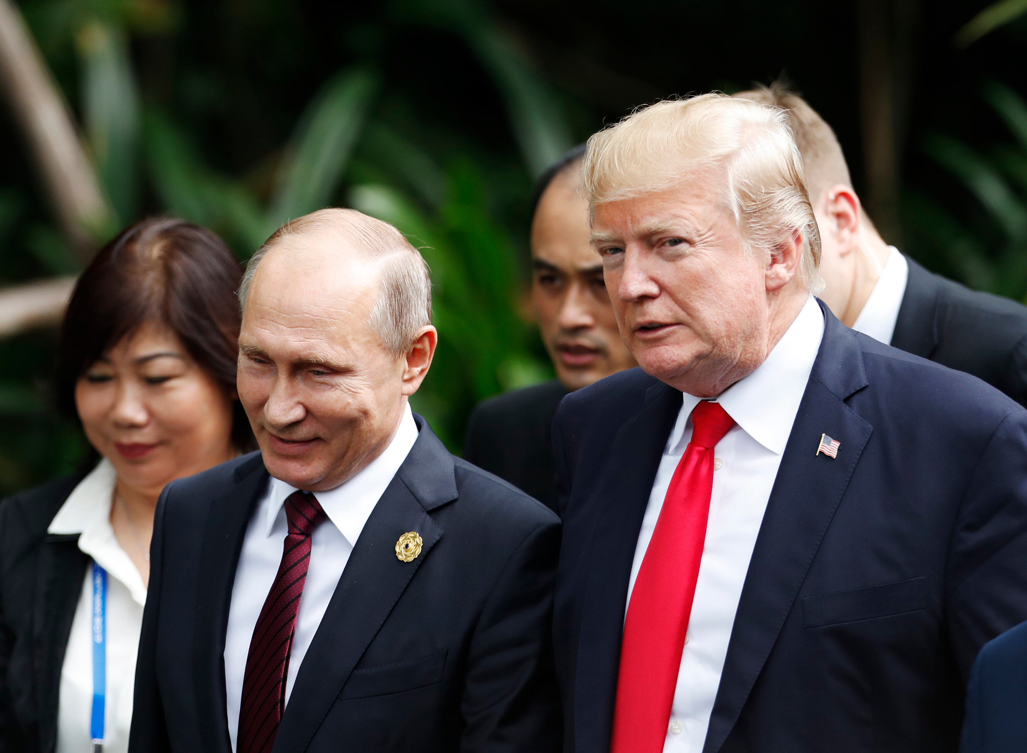 Trump manages expectations ahead of Putin meeting - ABC listen