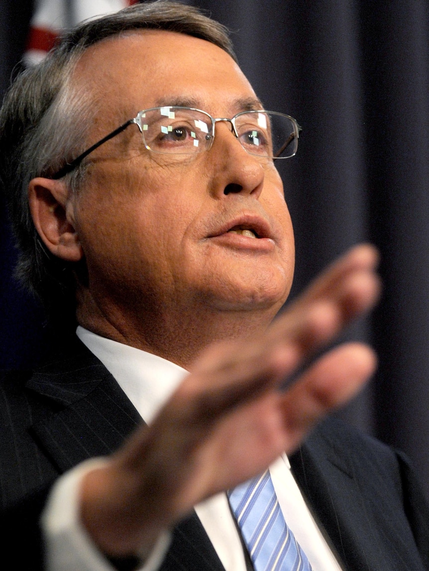 Wayne Swan has urged the major banks to pass on the rate cut in full.