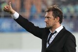 Wanderers coach Tony Popovic salutes the fans