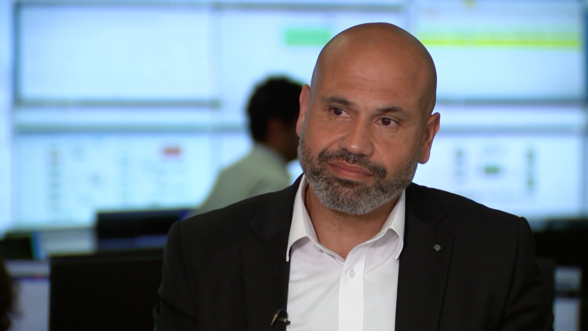 Shaq Johnson wears a dark navy blazzer with white shirt.