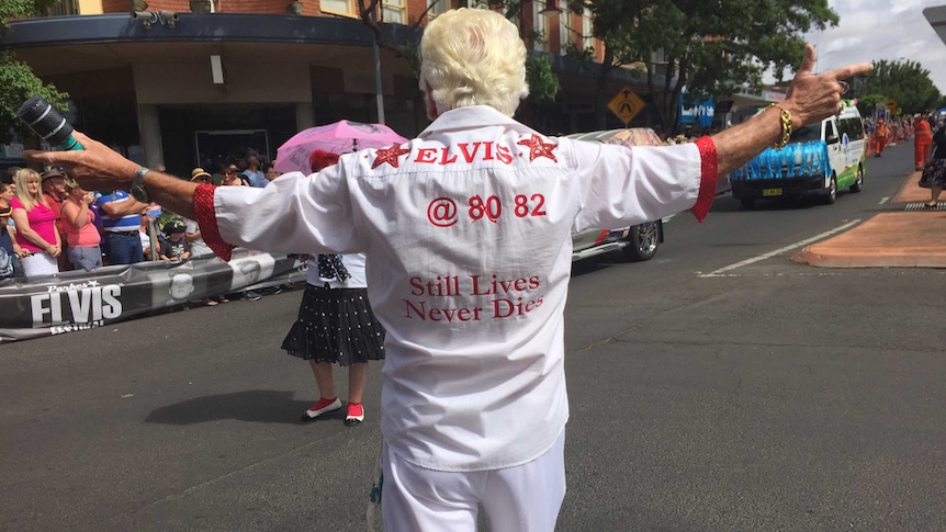 Elvis fan pays tribute to The King at Parkes Elvis Festival parade
