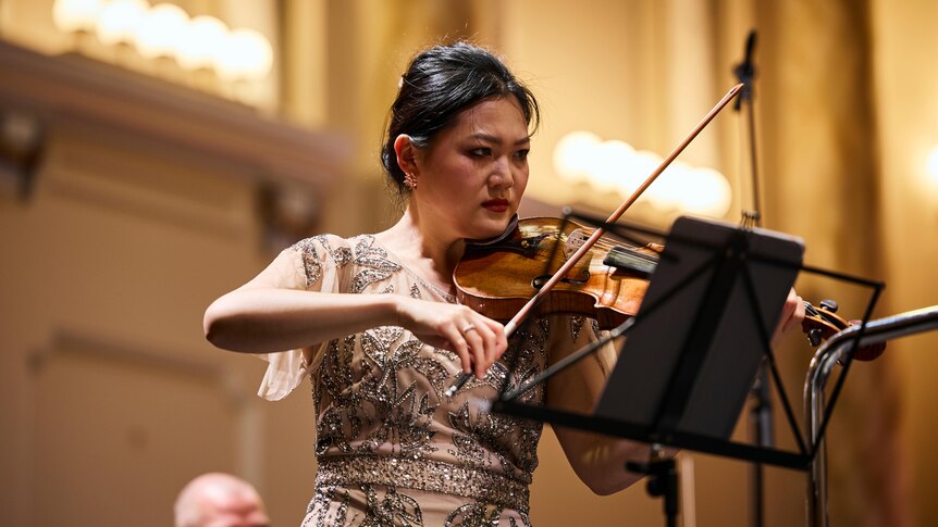 Violinist Emily Sun.