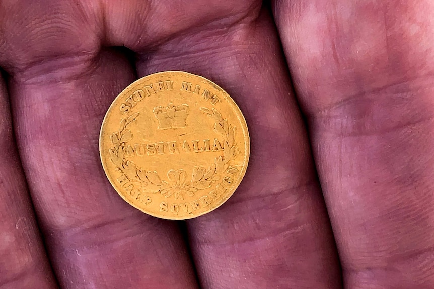 A close up on a gold half sovereign