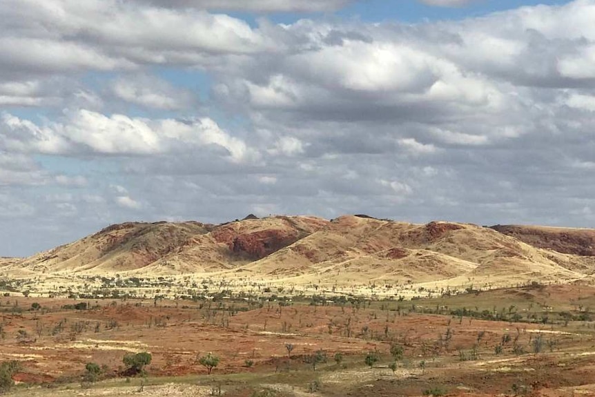 A dusty West Australian desert range.
