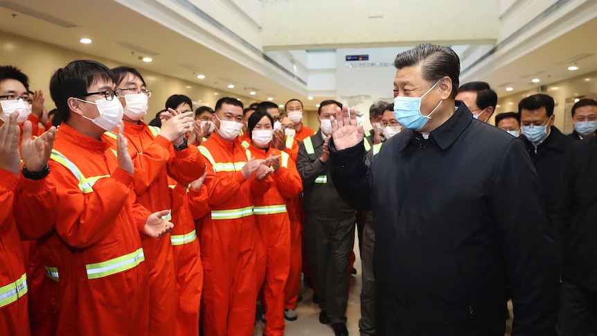 Chinese President Xi Jinping visits a factory.