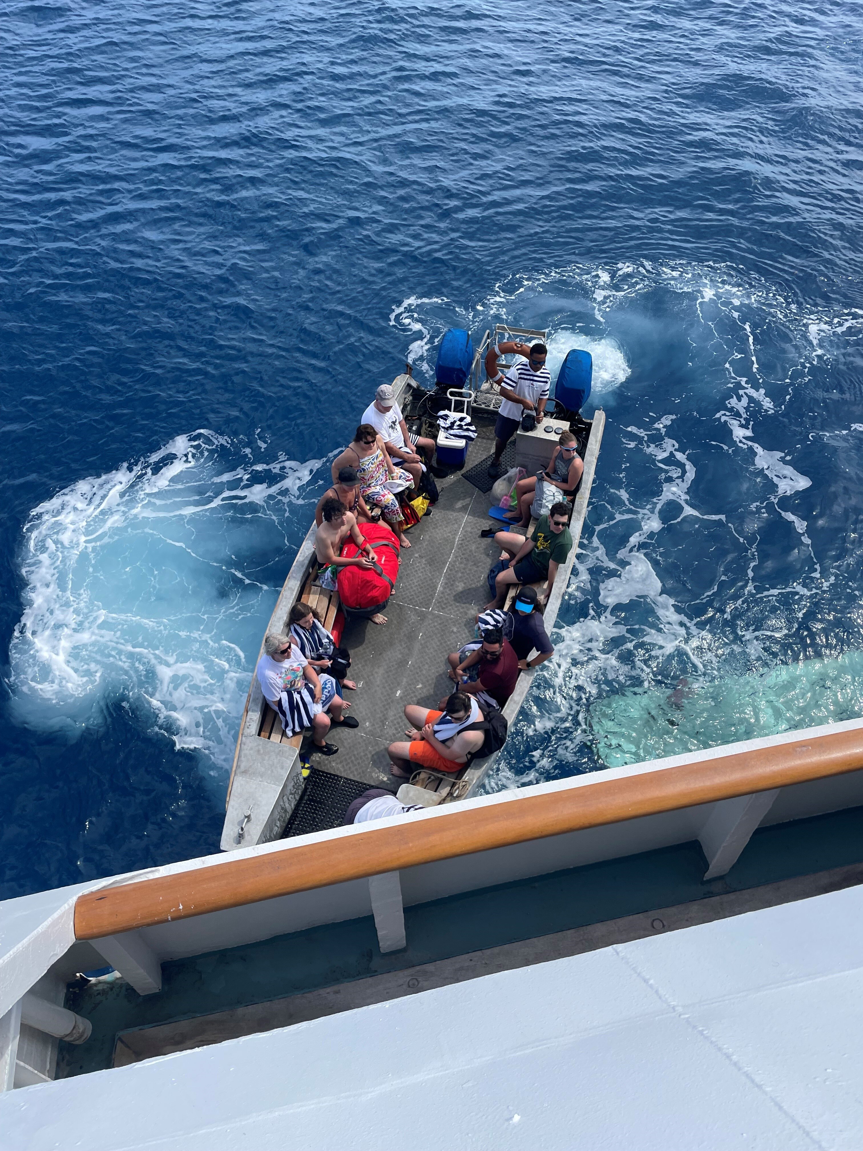 A small boat full of divers.