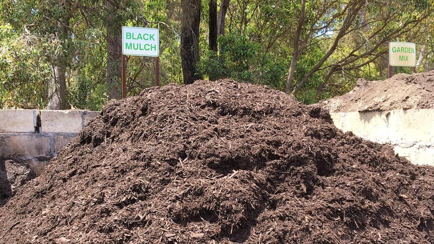 A pile of mulch