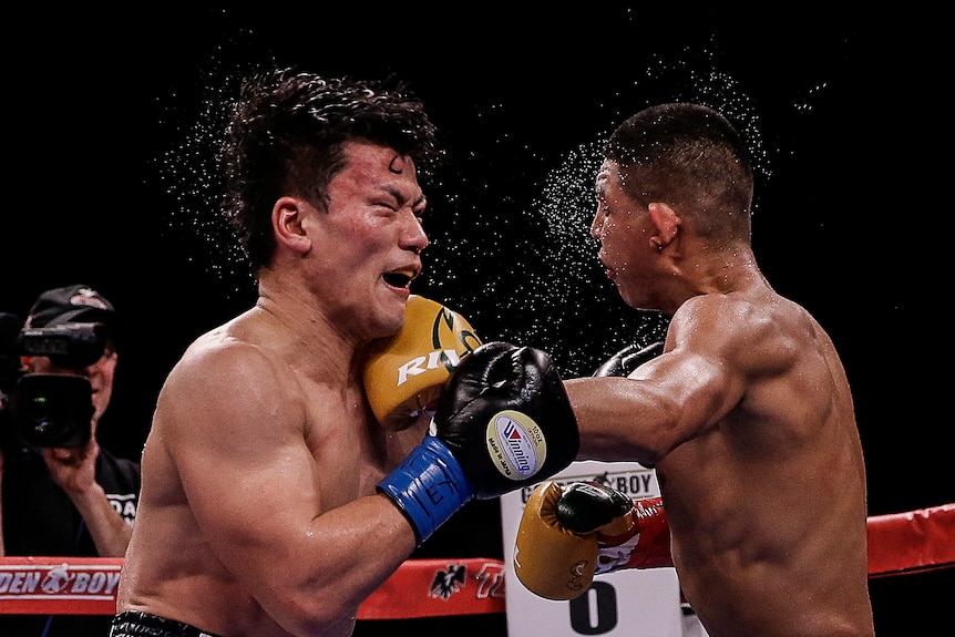 Takeshi Inoue and Jamie Munguia punch each other
