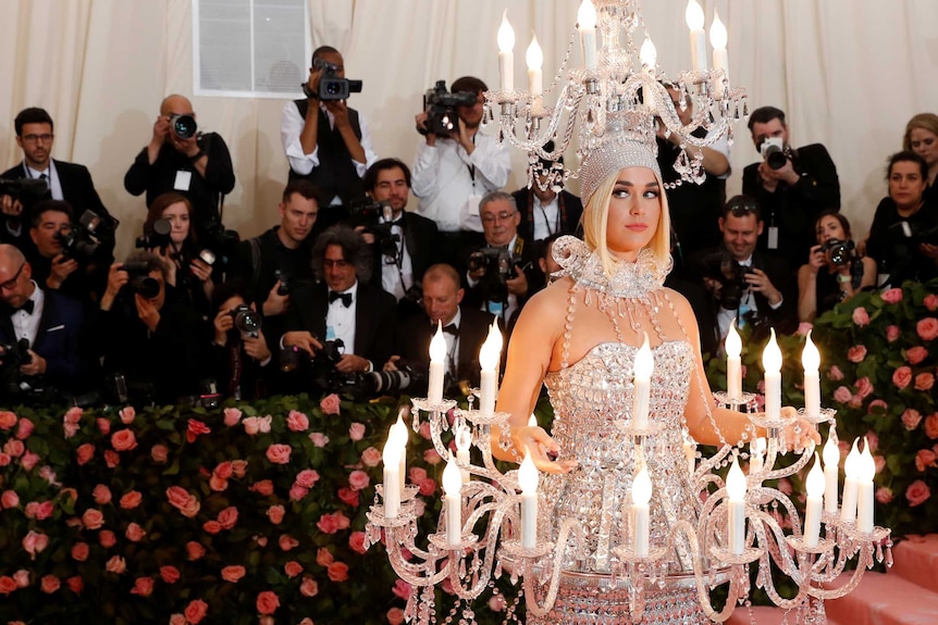Katy Perry dressed as a chandelier