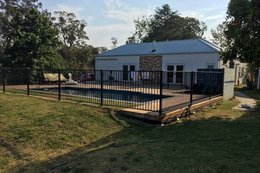 House and swimming pool before bushfire destroyed the property