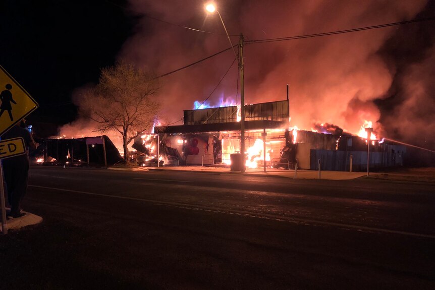 Mungindi businesses burning down
