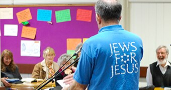 Bob Mendelsohn teaching Messianic Judaism principles.