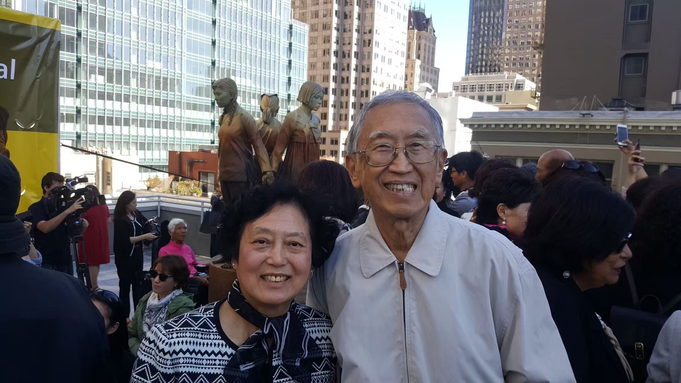 Ying-ying Chang and Shau-jin Chang stood before the Comfort Women Statue in San Francisco 