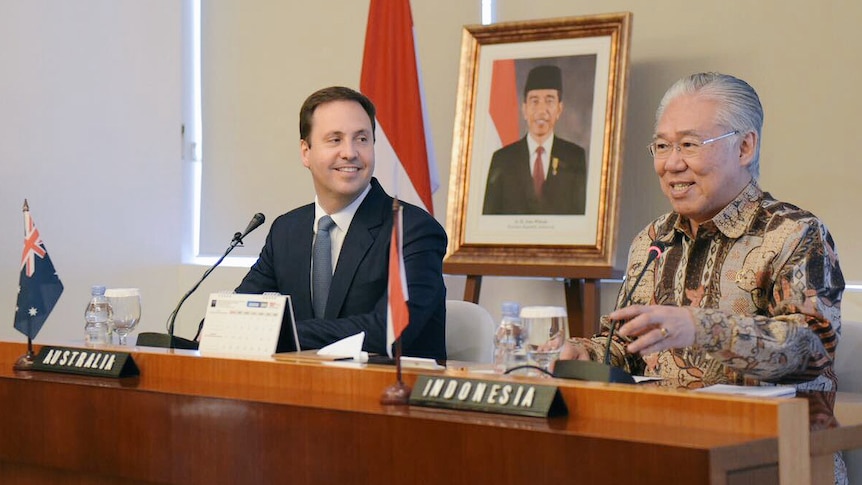 Australian Trade Minister Steven Ciobo smiles at his Indonesian counterpart Enggartiasto Lukita.