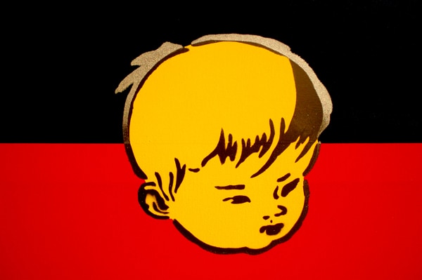 荣哲森的艺术作品将其从华人和澳大利亚原住民身上继承的东西融合到一起。
