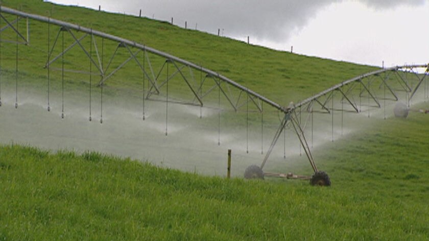 A group of farmers in north-west Tasmania is calling on the State Government to re-think its spending on an irrigation scheme in the region which they say is far too expensive.