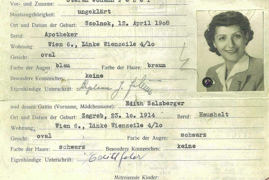 Archival documentation for Edith Peer, featuring her photo, name and other details in German.