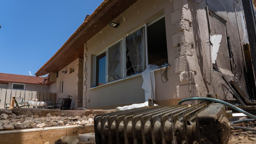 A house in Ashkelon is damaged. 