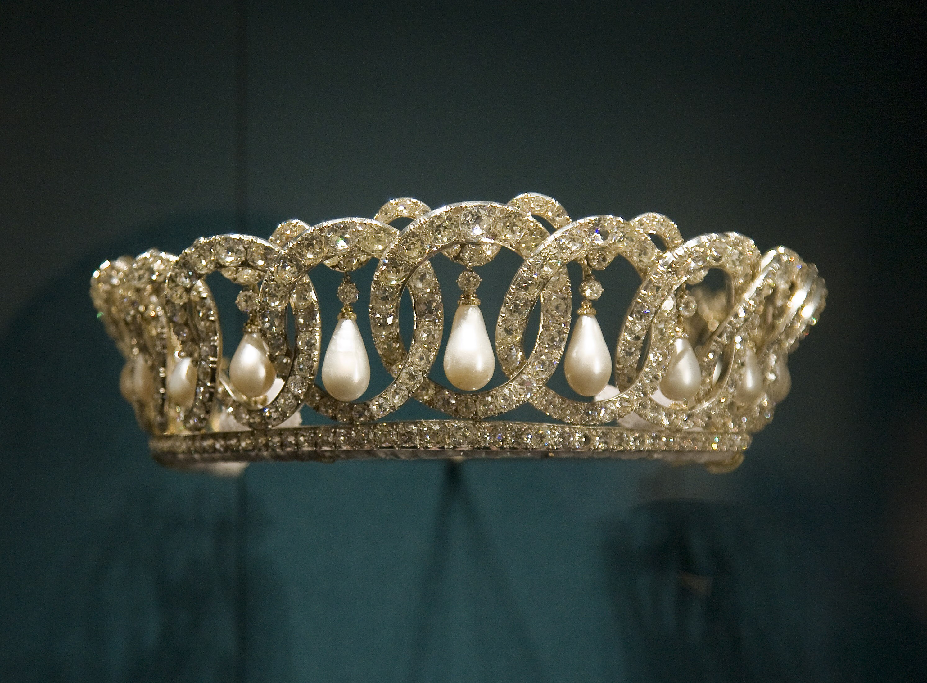 A close up of the Vladimir Tiara with interlaced circles in which pearl and diamonds hang.