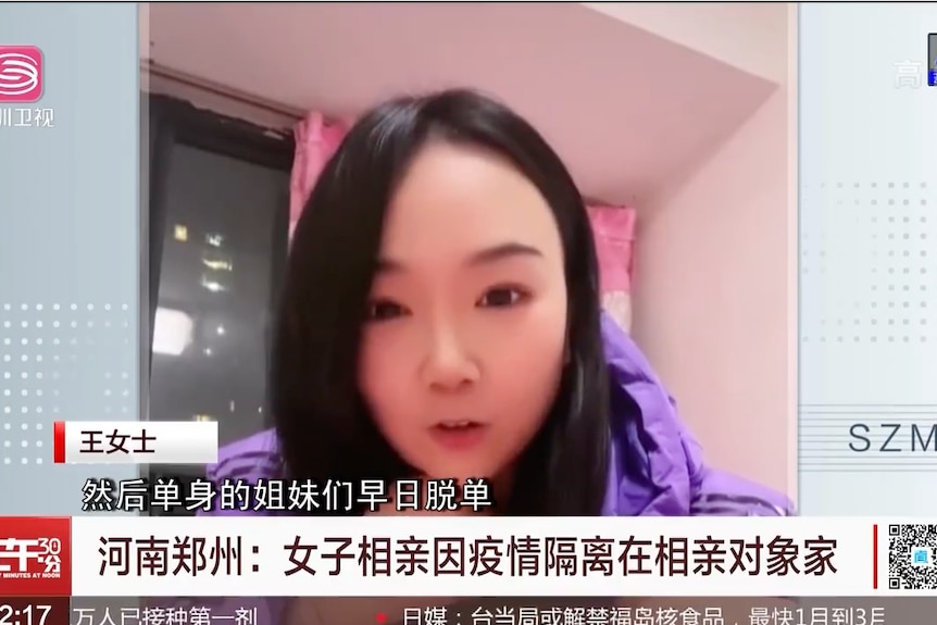 Ms Wang berbicara dalam vlog media sosial. 