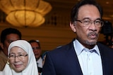 Anwar Ibrahim and Wan Azizah arrive at court of appeals