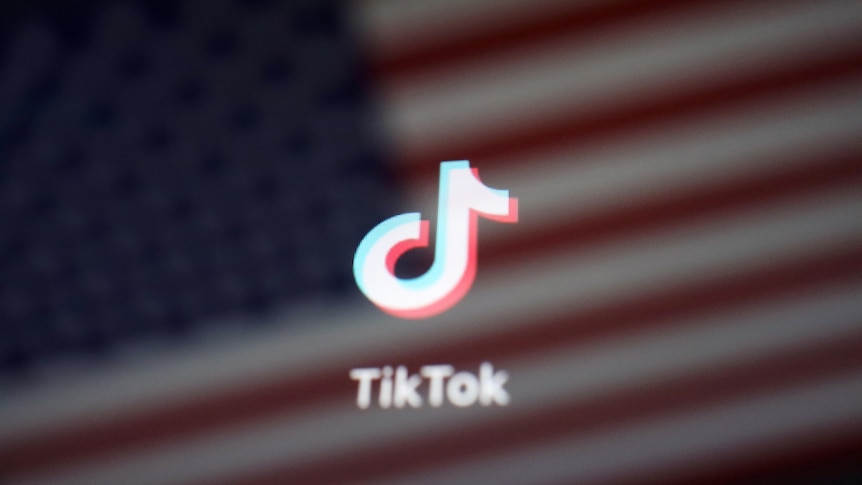 L’interdiction de TikTok pour les téléphones du gouvernement américain progresse, menaçant ses revenus publicitaires, selon les experts