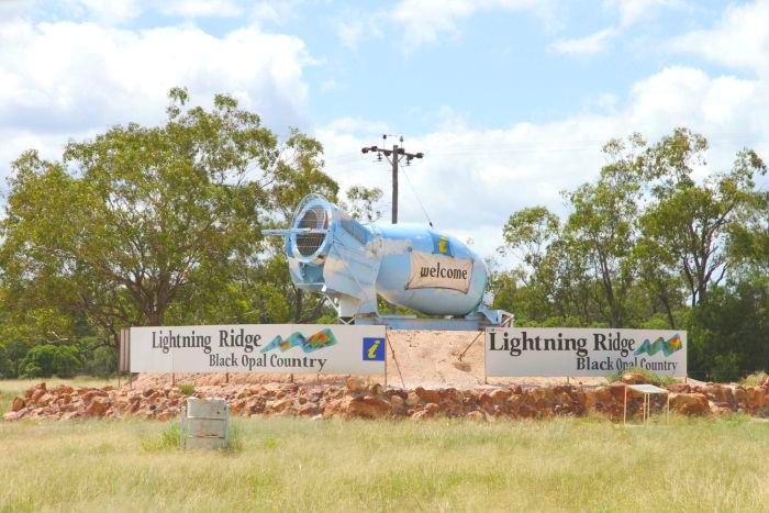 Sign welcoming visitors to Lightning Ridge