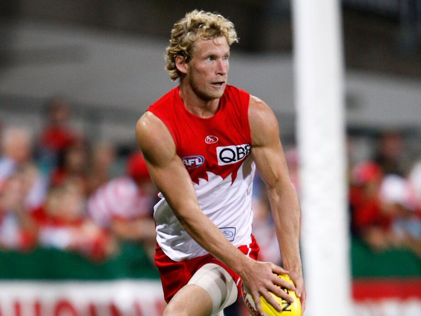 Craig Bolton playing for the Sydney Swans.