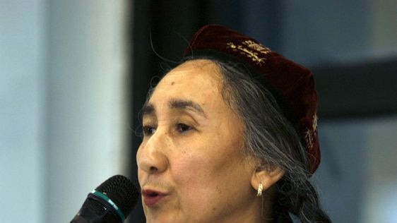 Rebiya Kadeer urged Australians to continue to resist Chinese pressure to limit debate on human rights abuses.