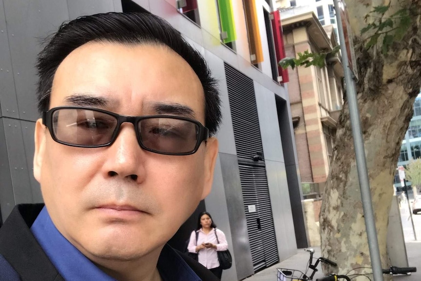 Dr Yang takes a selfie.