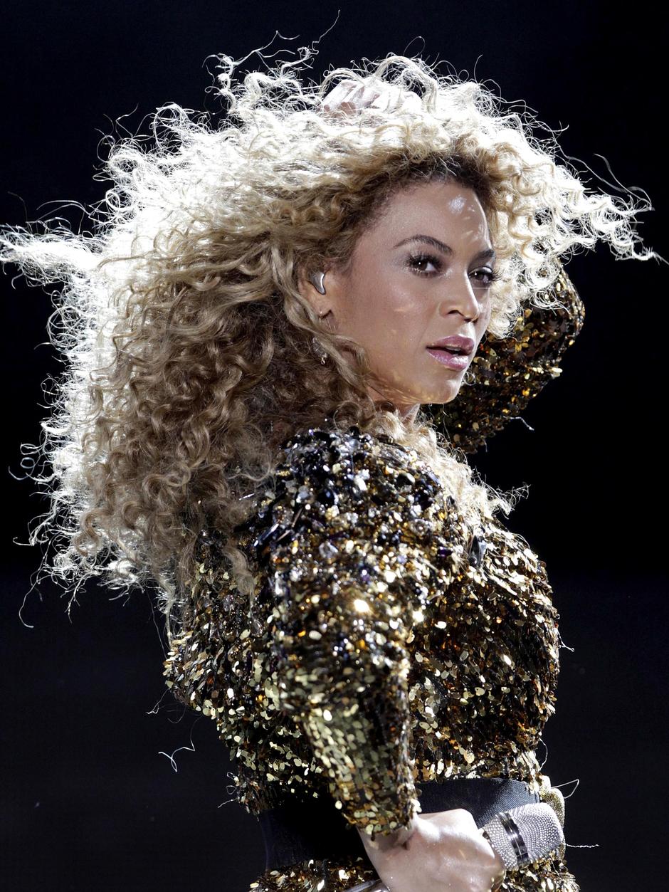 Beyonce brings Glastonbury to a close - ABC News