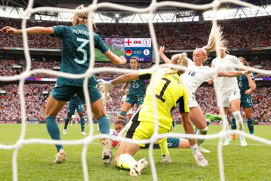 Anh vô địch Euro nữ với chiến thắng 2-1 trong hiệp phụ trước Đức